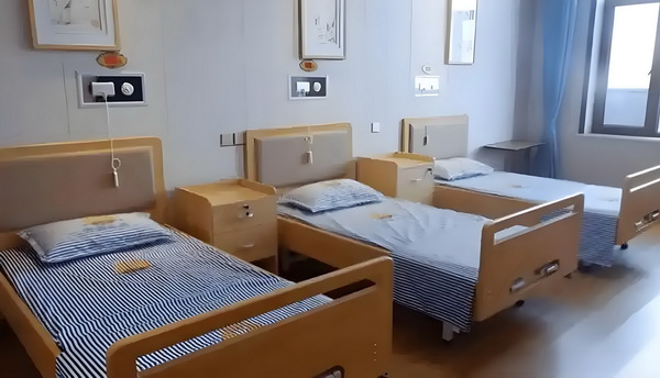 细节藏不住爱！白敬亭晒家意外暴露恋情？